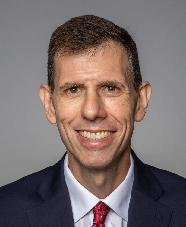 A photo of Scott Holan